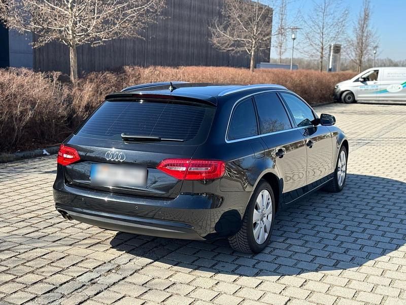Gebraucht Audi A4 150 PS (110 kW) 2013 Schwarz Limousine