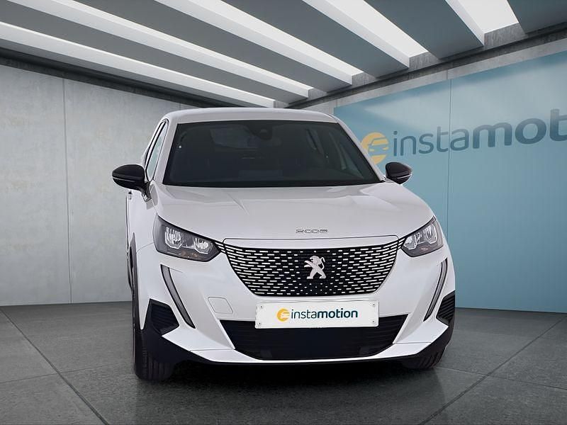 Gebraucht Peugeot e-2008 Active 100 kW (136 PS) 2023 Weiß SUV