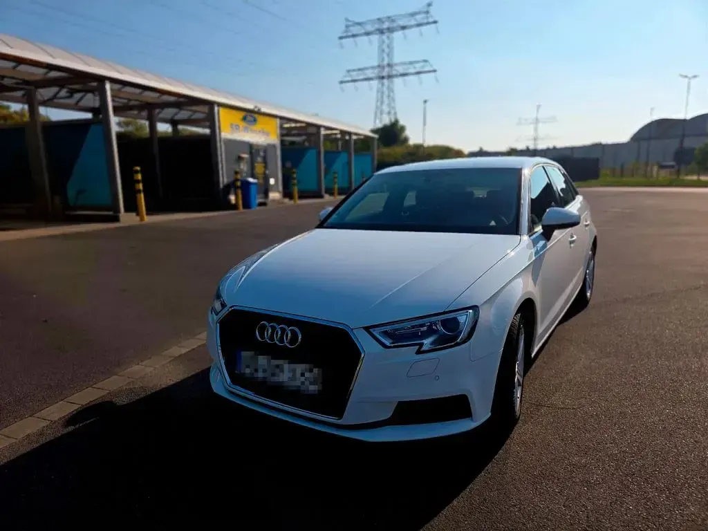 Gebraucht Audi A3 Sport 116 PS (85 kW) 2018 Weiß Limousine