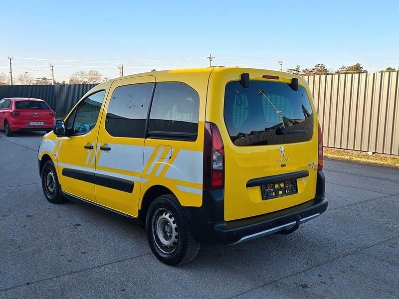 Gebraucht Peugeot Partner Tepee Outdoor 92 PS (67 kW) 2013 Gelb Van / Kleinbus