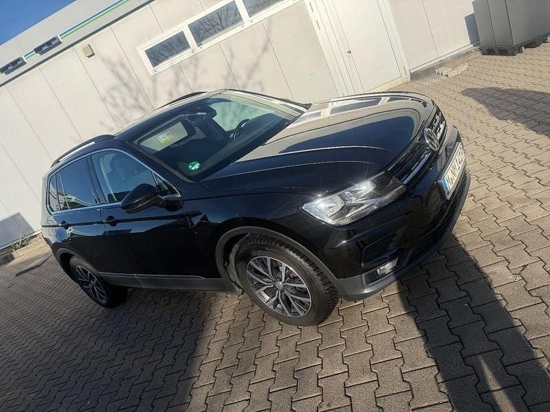 Schwarz Gebraucht 2018 VW Tiguan SUV | 17.300 € (Superpreis) - Bild 1/4