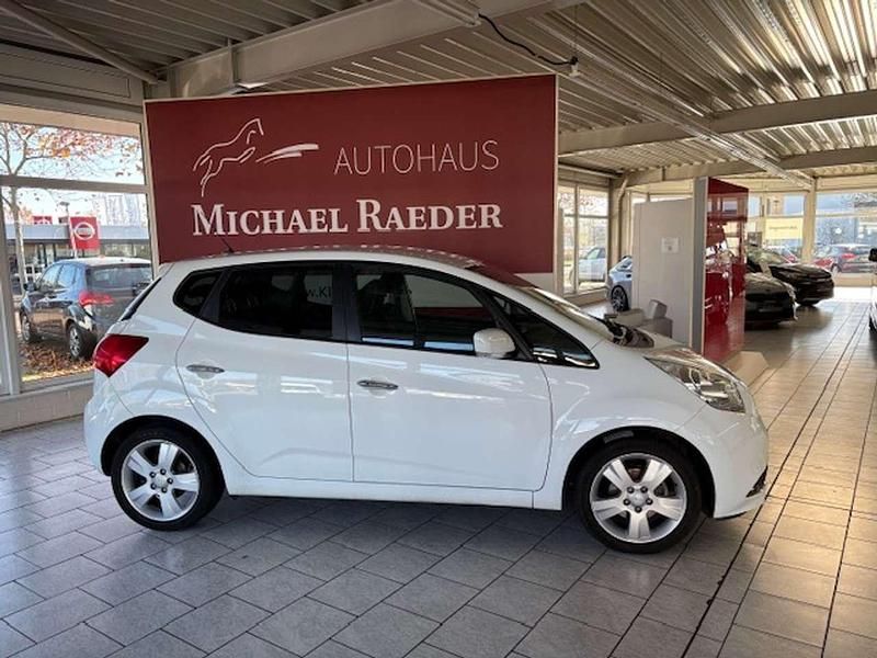 Carraraweiss Gebraucht 2018 Kia Venga DREAM-TEAM Edition Kleinwagen | 12.850 € (Teuer) - Bild 1/4
