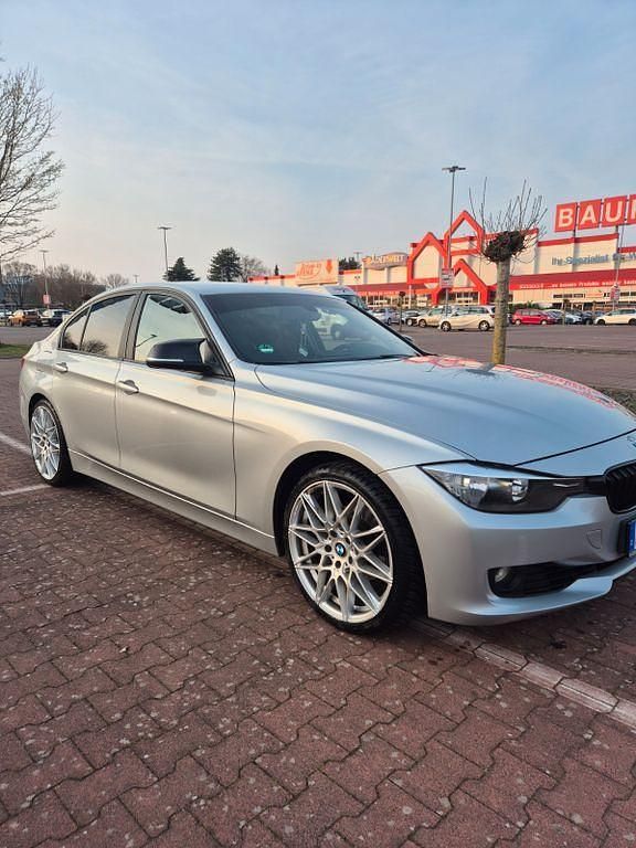 Gebraucht BMW 320 184 PS (135 kW) 2012 Silber Limousine