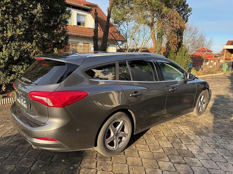 Gebraucht Ford Focus Titanium 150 PS (110 kW) 2019 Grau Kombi
