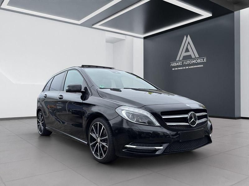 Gebraucht Mercedes B180 122 PS (89 kW) 2013 Schwarz Van / Kleinbus