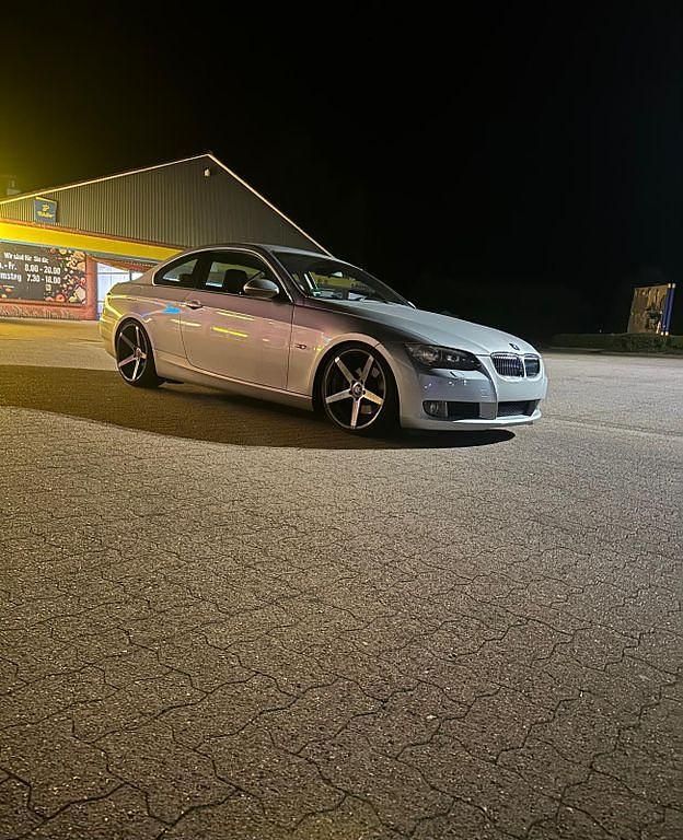 Silber Gebraucht 2007 BMW 325 Performance Coupé | 13.990 € (Etwas zu teuer) - Bild 1/4