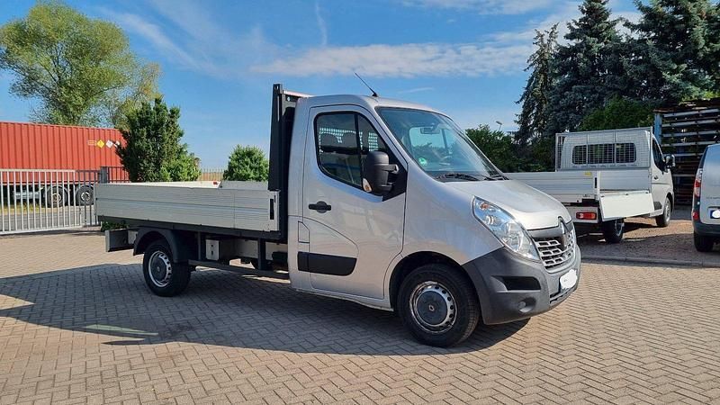Grau Gebraucht 2018 Renault Master Van | 18.800 € (Etwas zu teuer) - Bild 1/4