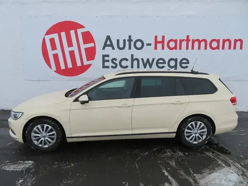 Gebraucht VW Passat Trendline 150 PS (110 kW) 2019 Hellelfenbein Kombi
