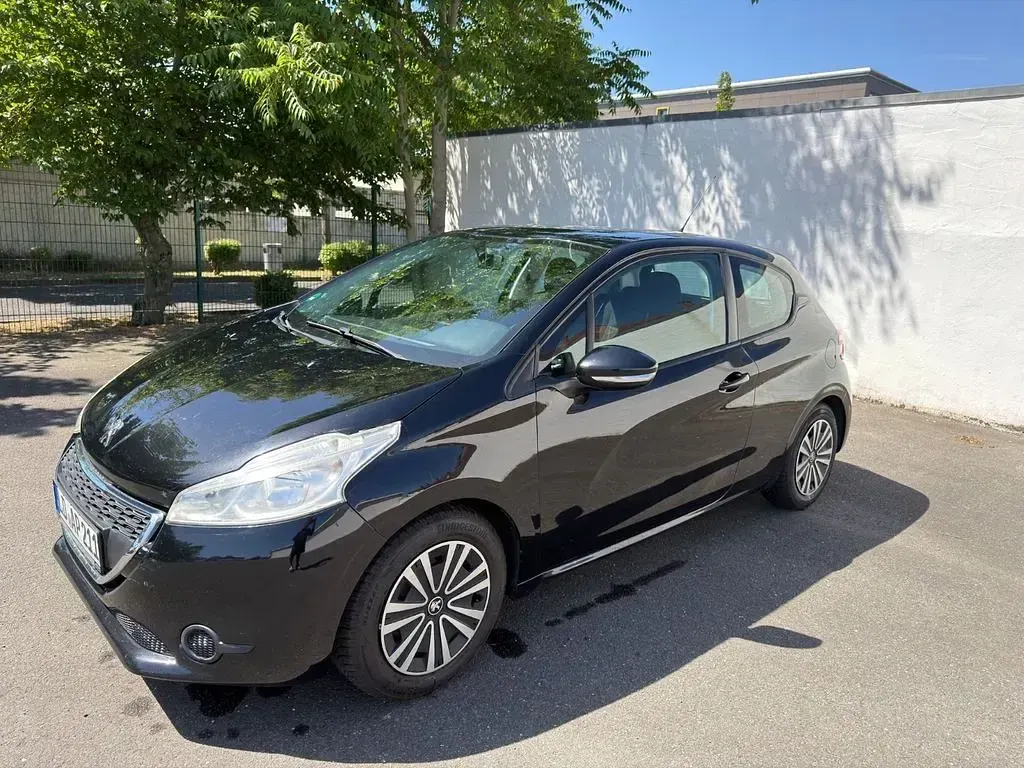 Gebraucht Peugeot 208 Active 95 PS (69 kW) 2012 Schwarz Kleinwagen