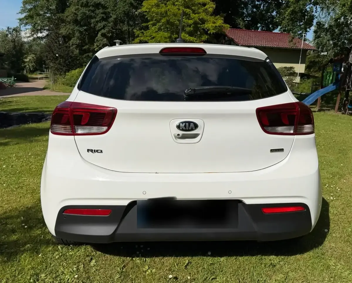 Gebraucht Kia Rio Spirit 90 PS (66 kW) 2017 Weiß Limousine