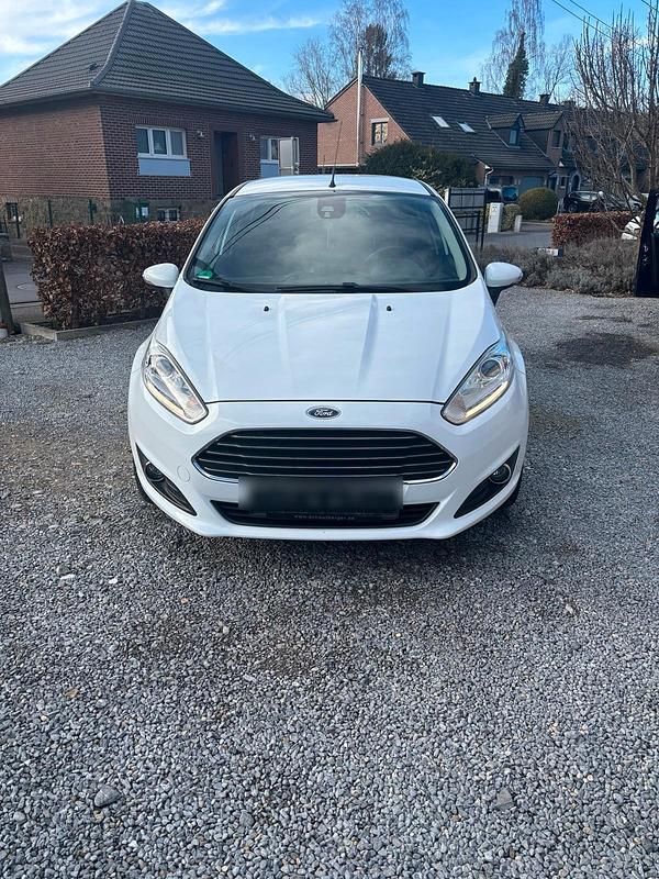 Weiß Gebraucht 2014 Ford Fiesta Titanium Kleinwagen | 4.890 € - Bild 1/4