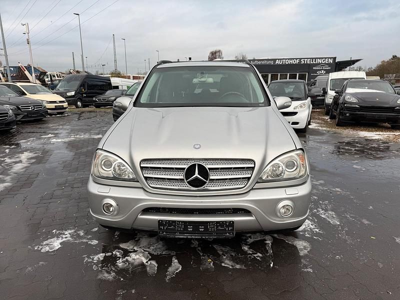 Silber Gebraucht 2001 Mercedes ML55 AMG AMG SUV | 7.400 € - Bild 1/4
