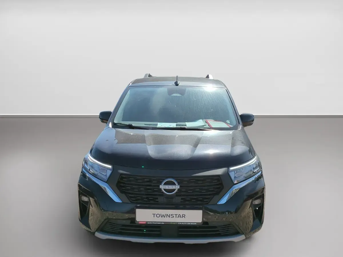 Neu Nissan Townstar 360º 131 PS (96 kW) 2026 Schwarz Kombi