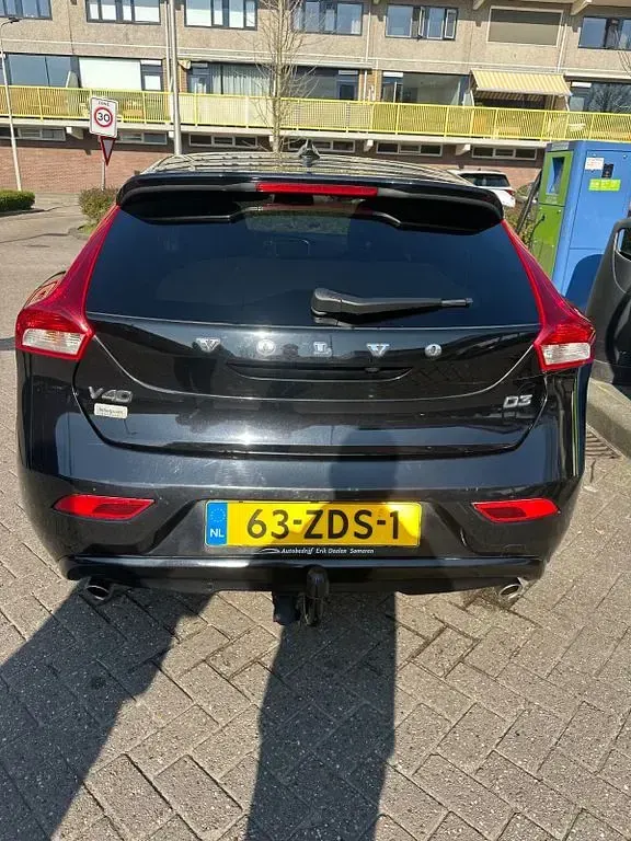 Gebraucht Volvo V40 150 PS (110 kW) 2012 Schwarz Kleinwagen