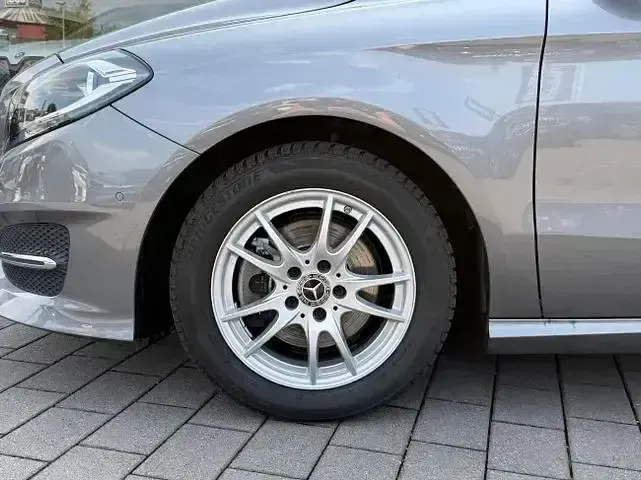 Gebraucht Mercedes B180 Style 122 PS (89 kW) 2017 Grau Kleinwagen