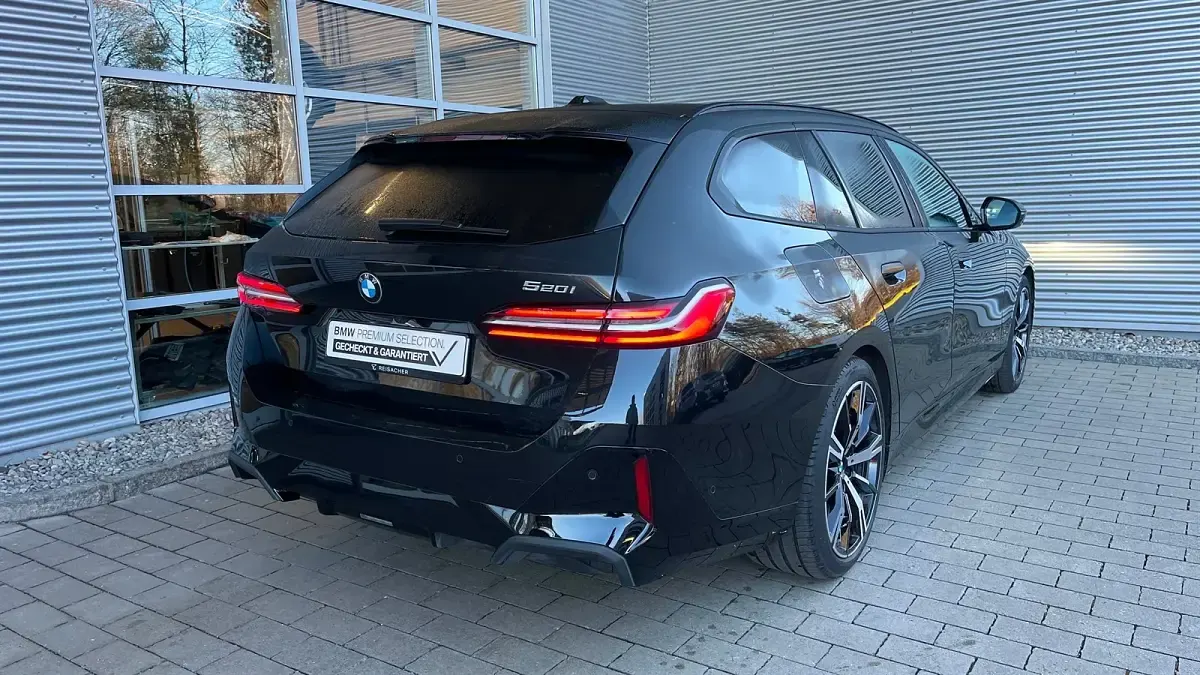 Second-hand BMW 520 Comfort Edition 190 CP (139 kW) 2025 Negru Break