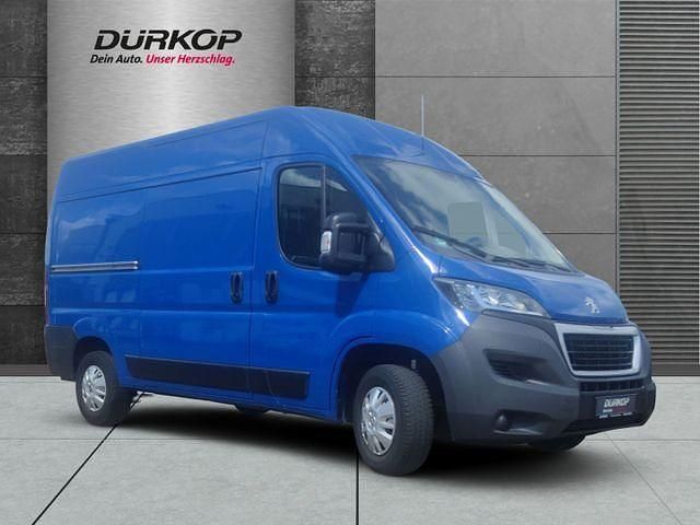 Farbe blau line/deckende lackierung Gebraucht 2021 Peugeot Boxer Premium Van | 20.218 € (Fairer Preis) - Bild 1/4