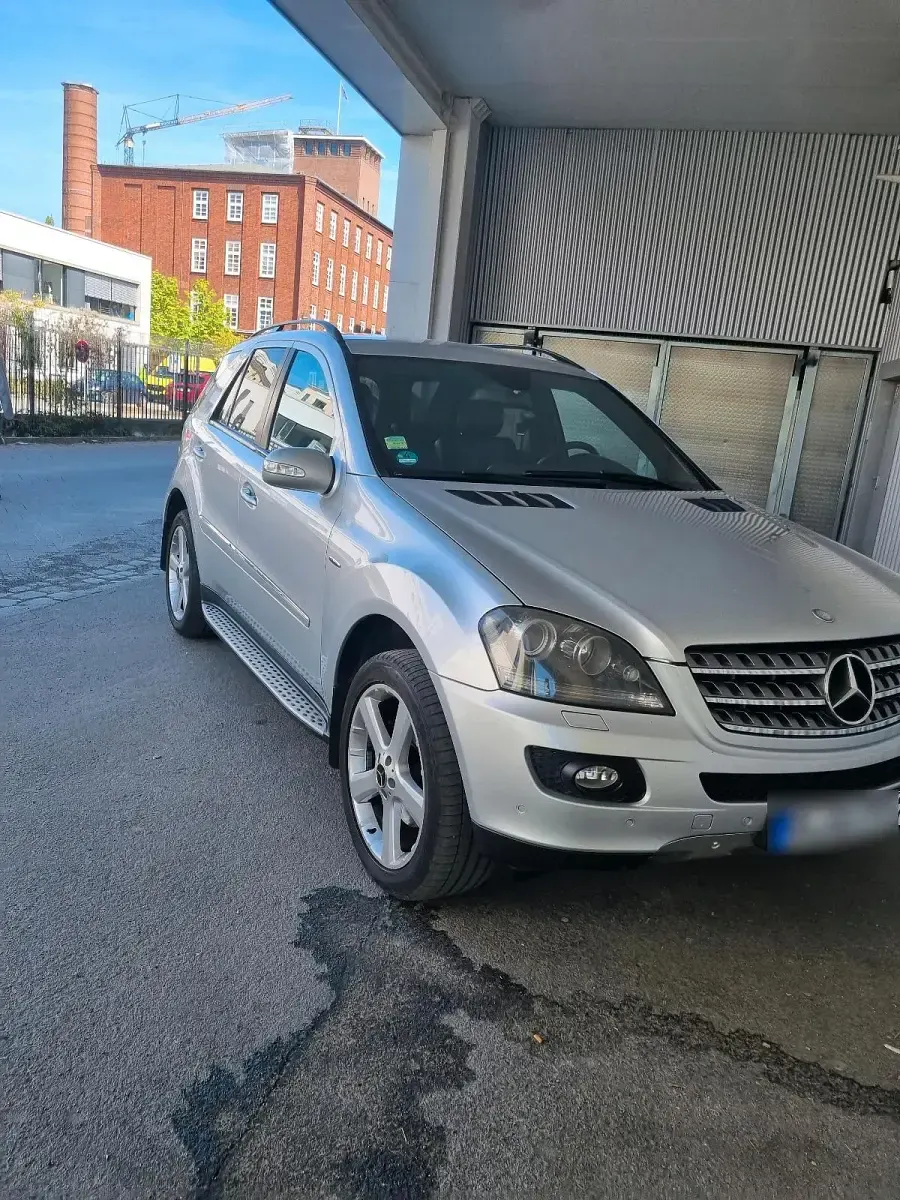 Second-hand Mercedes ML320 224 CP (164 kW) 2009 Argintiu SUV