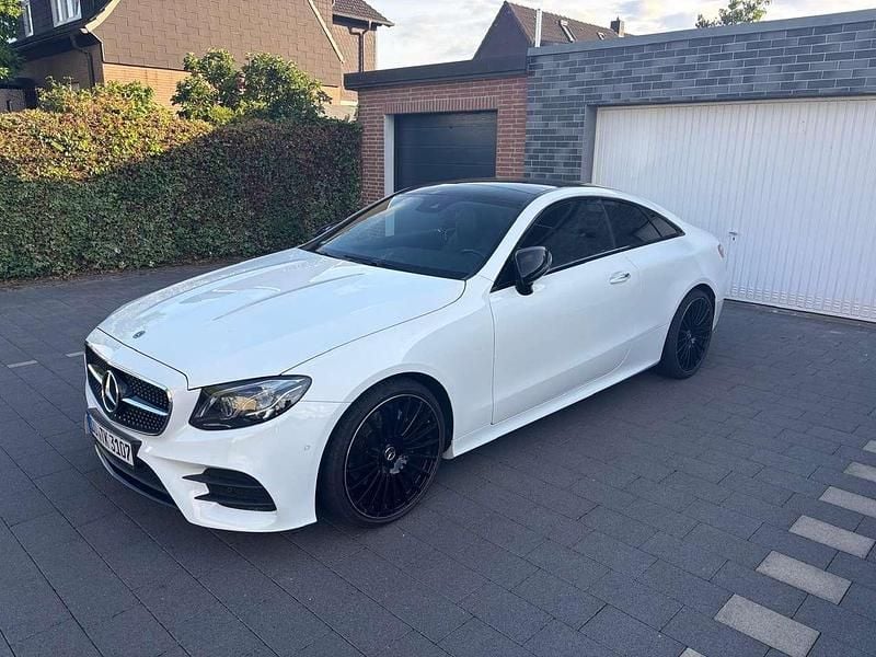 Weiß Gebraucht 2018 Mercedes E200 AMG Coupé | 33.490 € (Fairer Preis) - Bild 1/4