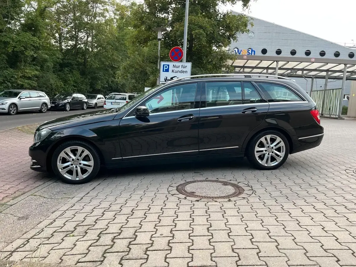 Gebraucht Mercedes C180 Avantgarde 156 PS (114 kW) 2014 Schwarz Kombi