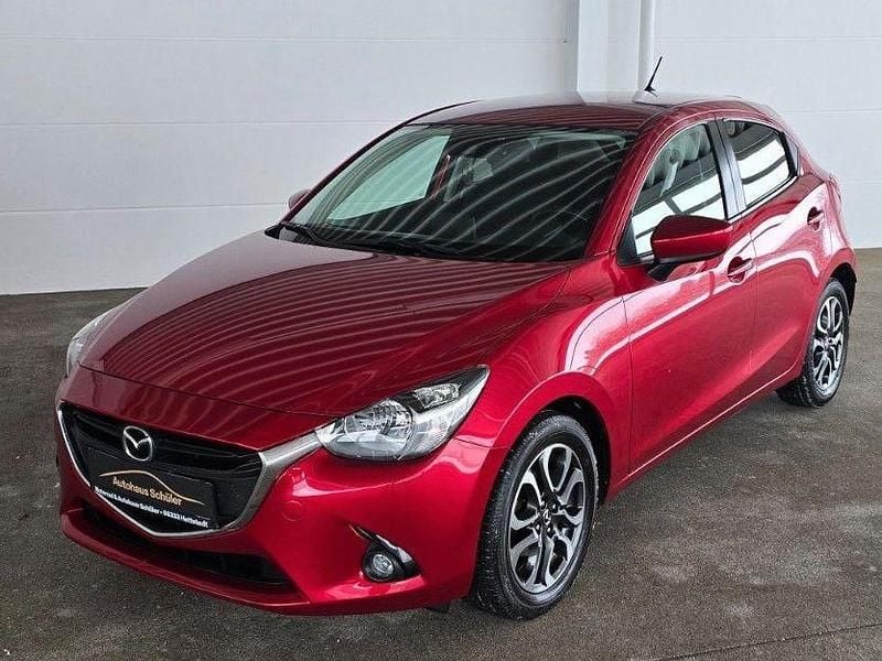 Rot Gebraucht 2016 Mazda 2 Nakama Limousine | 11.480 € (Fairer Preis) - Bild 1/4