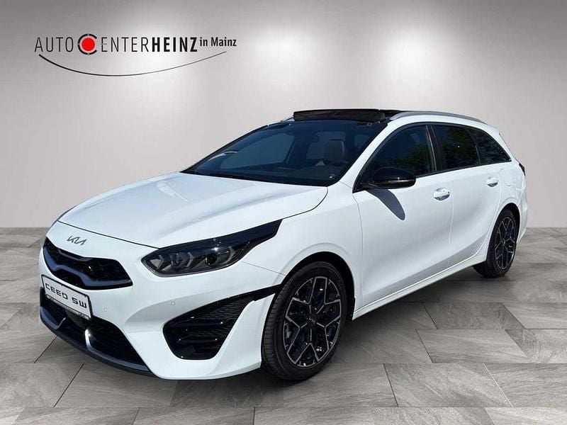 Weiß Gebraucht 2024 Kia Ceed Sportswagon GT-Line Kombi | 29.490 € (Etwas zu teuer) - Bild 1/4