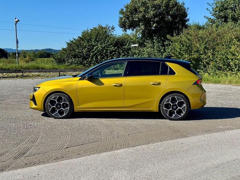 Gebraucht Opel Astra GS Line 131 PS (96 kW) 2023 Gelb Limousine