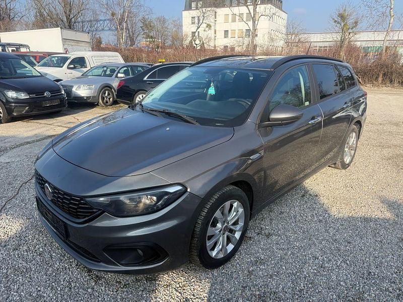 Gebraucht Fiat Tipo Easy 95 PS (69 kW) 2017 Grau Kombi