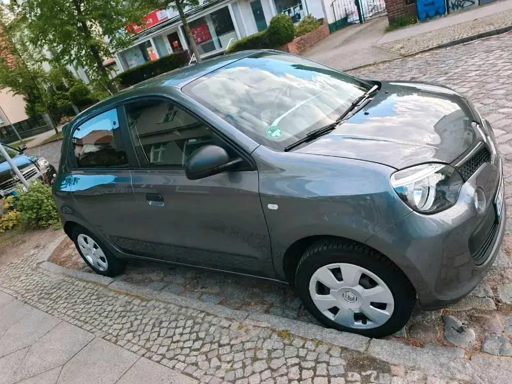 Używany Renault Twingo Experience 69 KM (50 kW) 2018 Srebrny Hatchback
