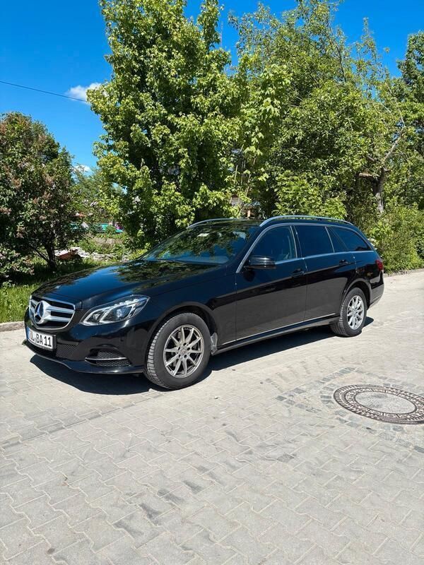 Schwarz Gebraucht 2013 Mercedes E200 Limousine | 11.490 € (Fairer Preis) - Bild 1/4
