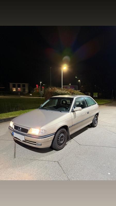 Silber Gebraucht 1996 Opel Astra Kleinwagen | 1.200 € (Guter Preis) - Bild 1/4