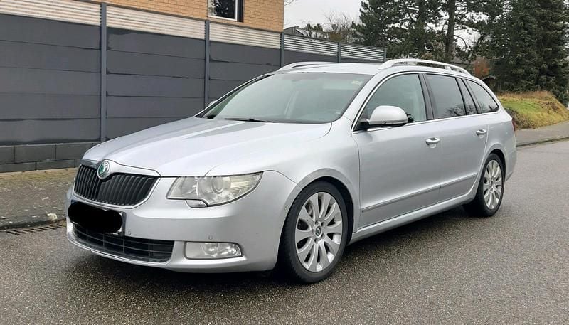 Silber Gebraucht 2010 Skoda Superb Kombi | 3.100 € (Guter Preis) - Bild 1/4