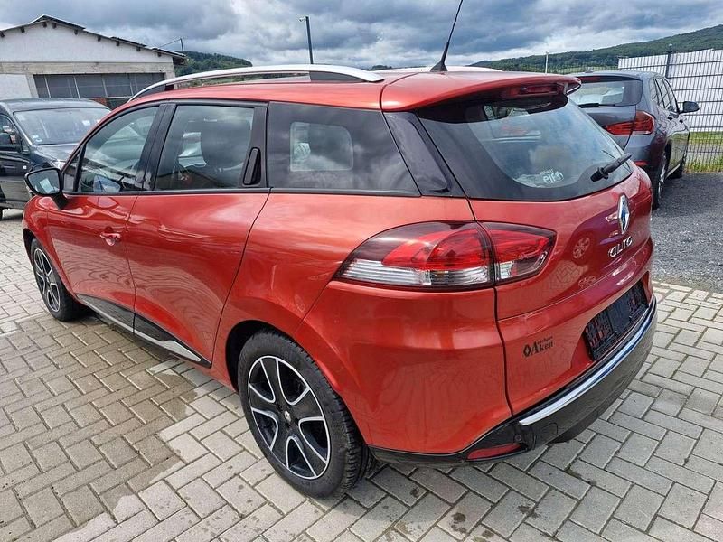 Gebraucht Renault Clio GrandTour Dynamique 90 PS (66 kW) 2015 Rot Kombi