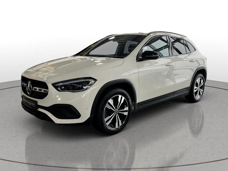 Gebraucht Mercedes GLA200 Progressive 163 PS (119 kW) 2022 Unilack polarweiß SUV