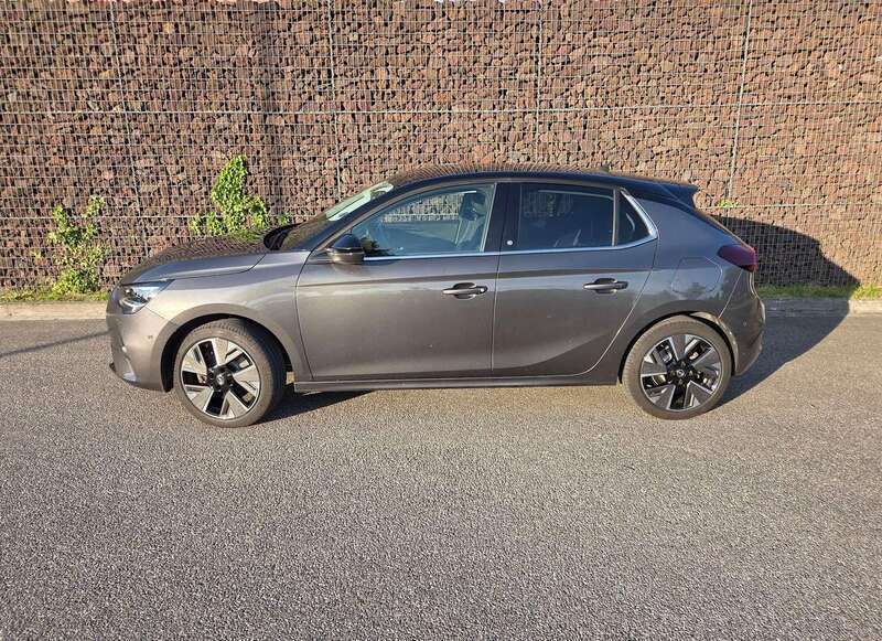 Grau Gebraucht 2020 Opel Corsa-e Edition Kleinwagen | 13.490 € (Superpreis) - Bild 1/4