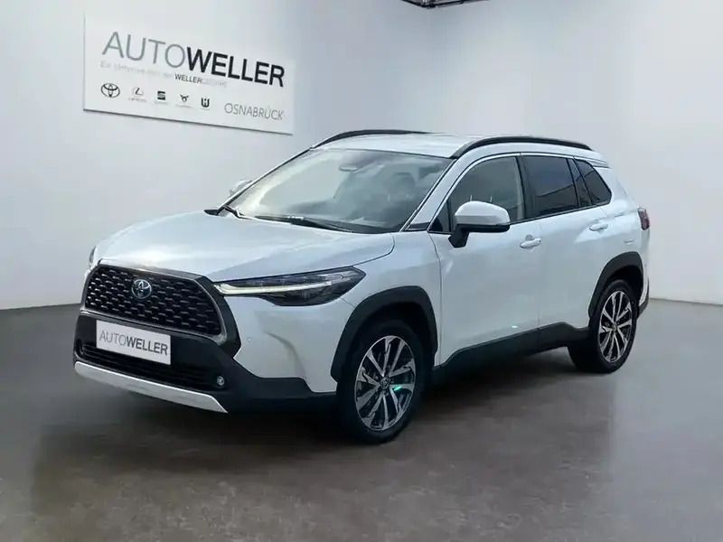 Schneeweiß Neu 2025 Toyota Corolla Cross Team SUV | 36.490 € - Bild 1/3