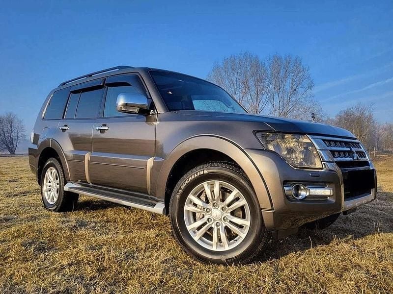 Gebraucht Mitsubishi Pajero Instyle 250 PS (183 kW) 2010 Braun SUV