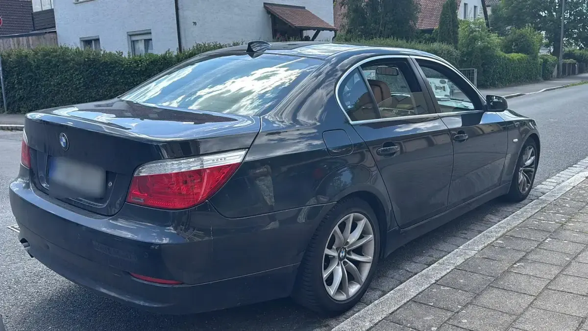 Gebraucht BMW 525 197 PS (144 kW) 2009 Schwarz Limousine