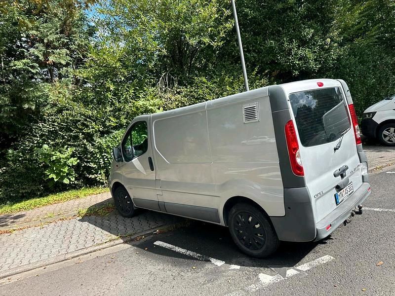 Silber Gebraucht 2014 Opel Vivaro Van | 6.500 € (Fairer Preis) - Bild 1/4