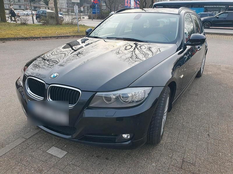 Gebraucht BMW 318 150 PS (110 kW) 2012 Schwarz Kombi