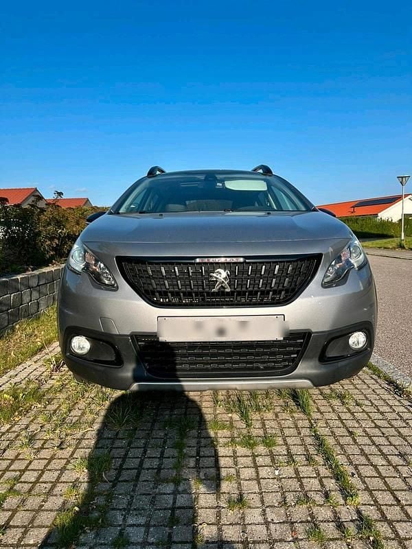 Andere farben Gebraucht 2019 Peugeot 2008 GT-line SUV | 10.000 € (Superpreis) - Bild 1/4