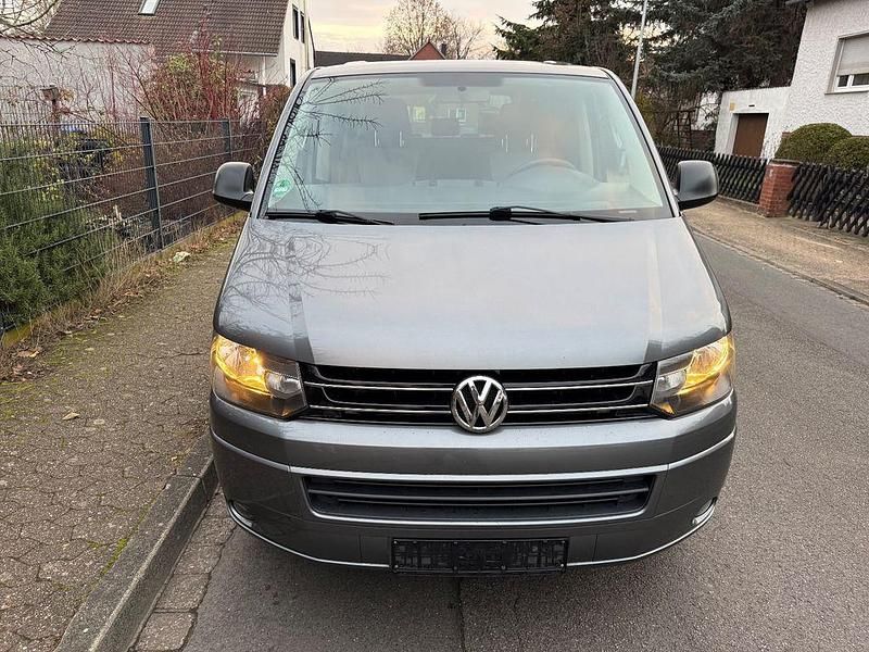 Grau Gebraucht 2013 VW Multivan Van | 17.699 € (Guter Preis) - Bild 1/4