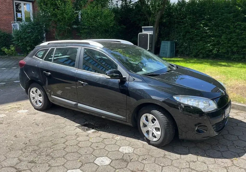 Gebraucht Renault Mégane Dynamique 106 PS (77 kW) 2011 Schwarz Limousine