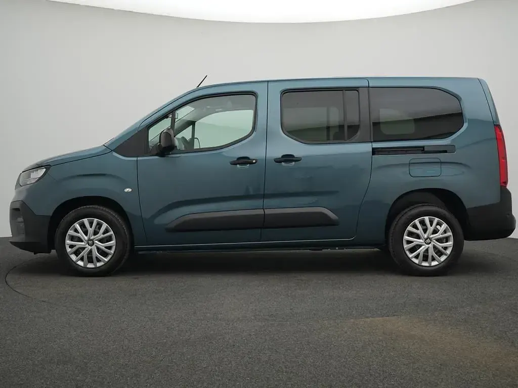 Neu Fiat Doblò 131 PS (96 kW) 2026 Blau Van / Kleinbus
