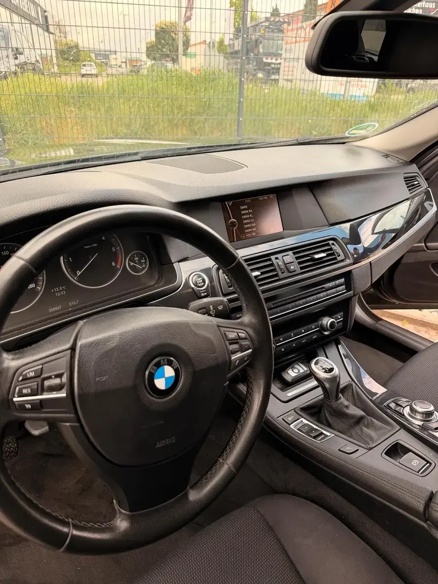 Second-hand BMW 520 184 CP (135 kW) 2012 Negru Break