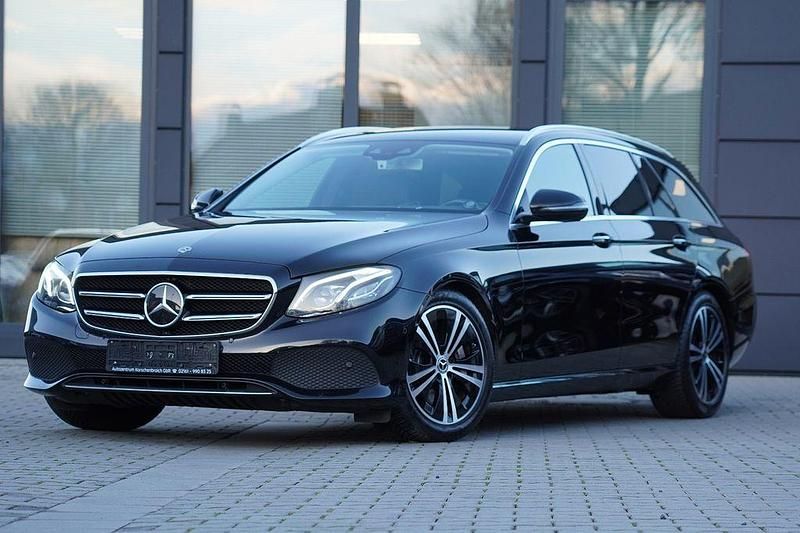 Schwarz/baltic black Gebraucht 2020 Mercedes E350 Kombi | 31.980 € (Fairer Preis) - Bild 1/4