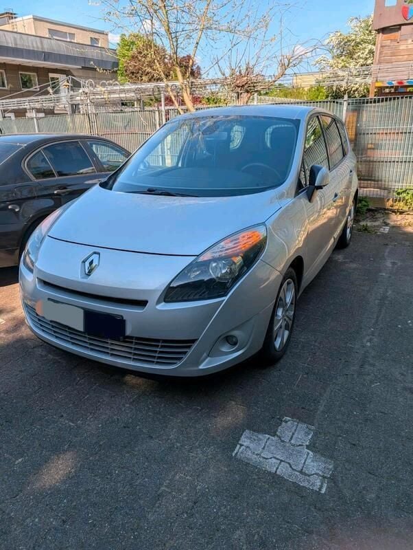 Grün Gebraucht 2009 Renault Grand Scénic III Van / Kleinbus | 2.900 € (Fairer Preis) - Bild 1/4