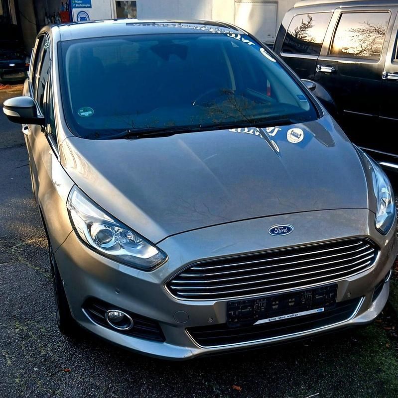Gebraucht Ford S-MAX Titanium 241 PS (177 kW) 2017 Gold Van / Kleinbus