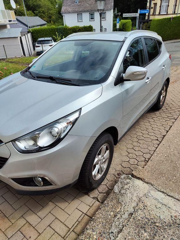 Silber Gebraucht 2011 Hyundai ix35 Style SUV | 6.750 € (Guter Preis) - Bild 1/4