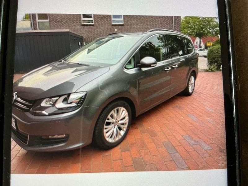 Grau Gebraucht 2015 VW Sharan Comfortline Van / Kleinbus | 15.995 € (Fairer Preis) - Bild 1/4